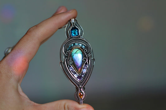 Aurora Borealis - Labradorite Pendant